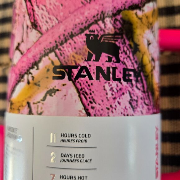 Stanley 40 Ounce Hot / Cold Pink Camo Insulated Cup with Handle Lid and Straw - Picture 4 of 8